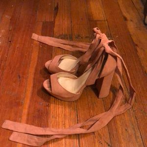 Wrap around the ankle high heals